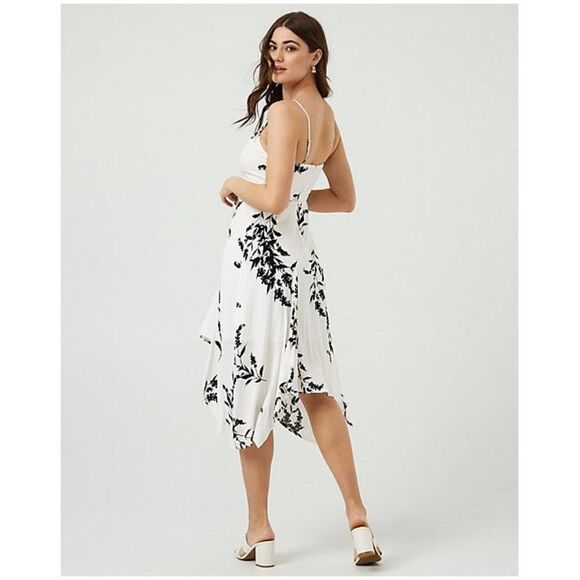 Women Le Chateau Floral Print Pebbled Crêpe V-Neck Black & White Dress S… - Picture 2 of 5